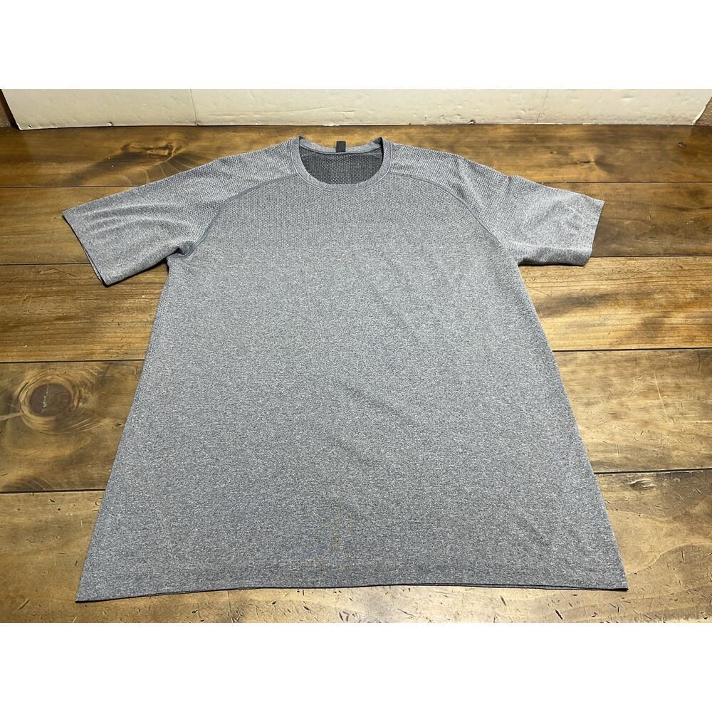 Lululemon Mens Metal Vent Tech Performance T-Shirt Athletic Gym Size Large Gray